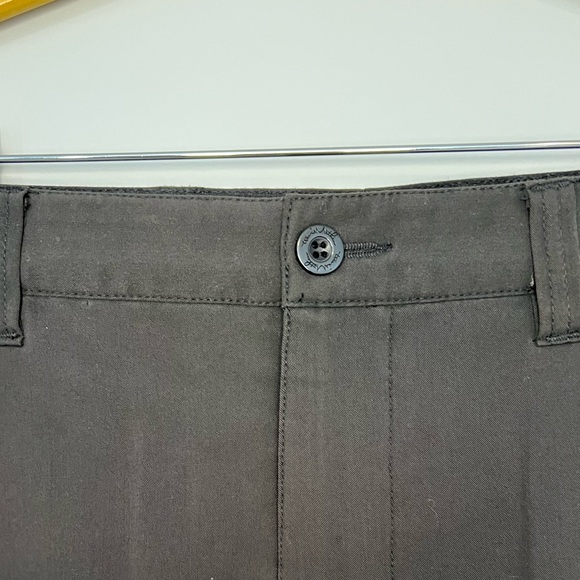 Travis Mathew Golf Shorts Men's Size 36 10"
Inseam Black - Picture 3 of 5